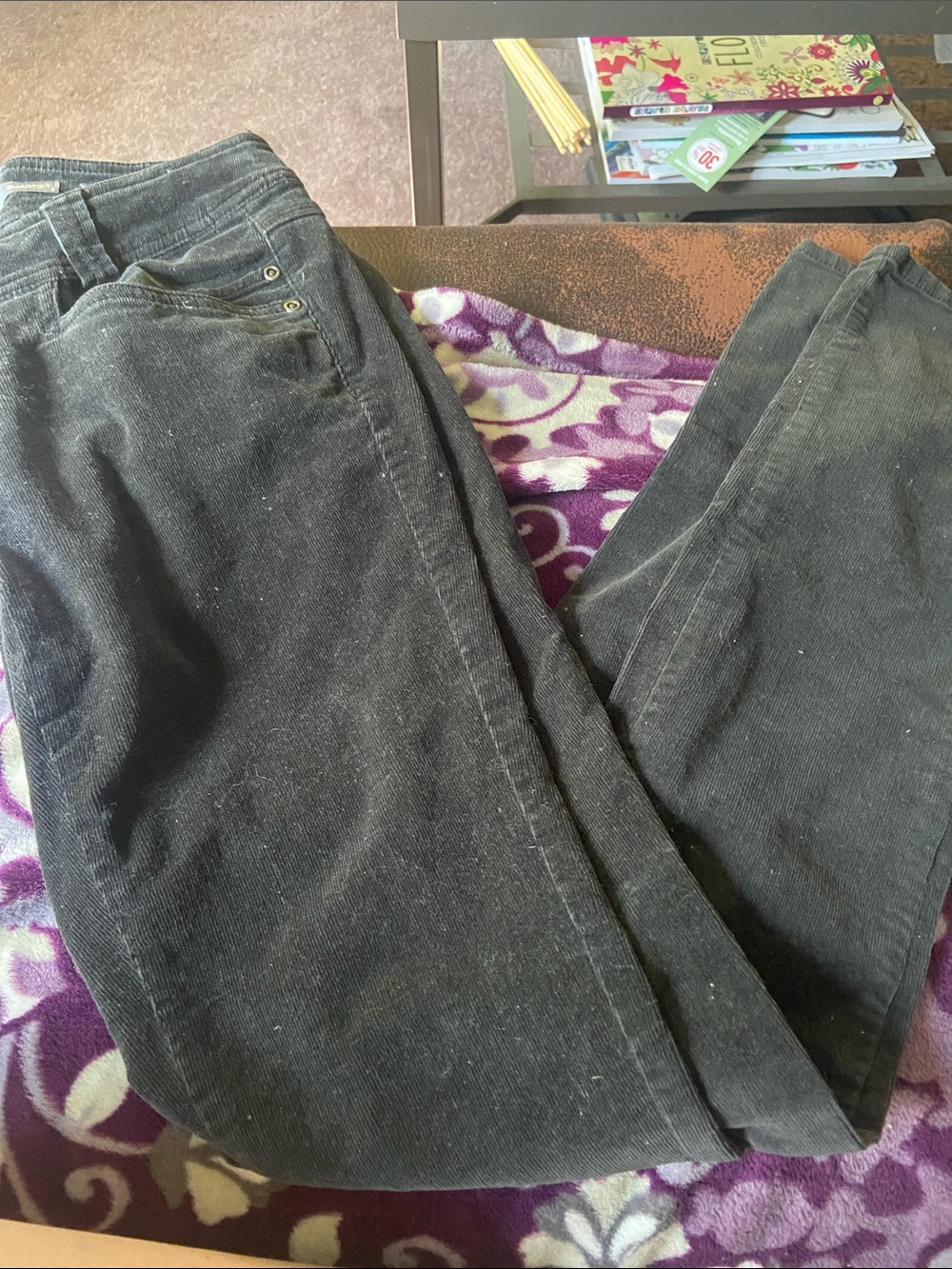 Smart Set Women's Black Straight-Leg Corduroy Jeans